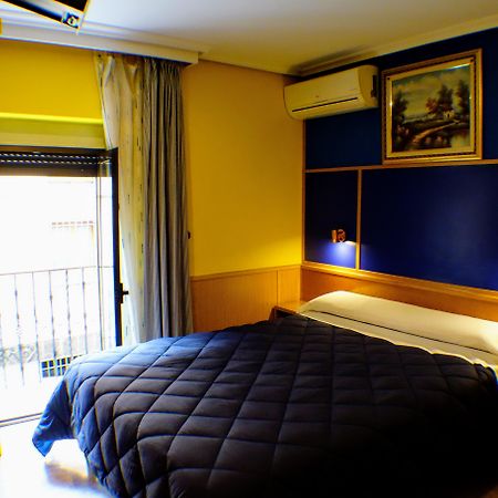 Hotel Tripolis Tolède Extérieur photo