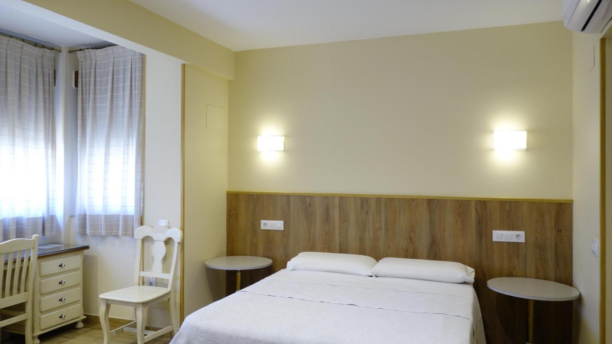 Hotel Tripolis Tolède Extérieur photo