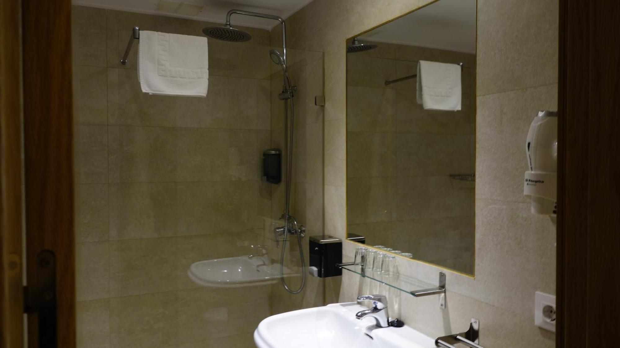 Hotel Tripolis Tolède Extérieur photo