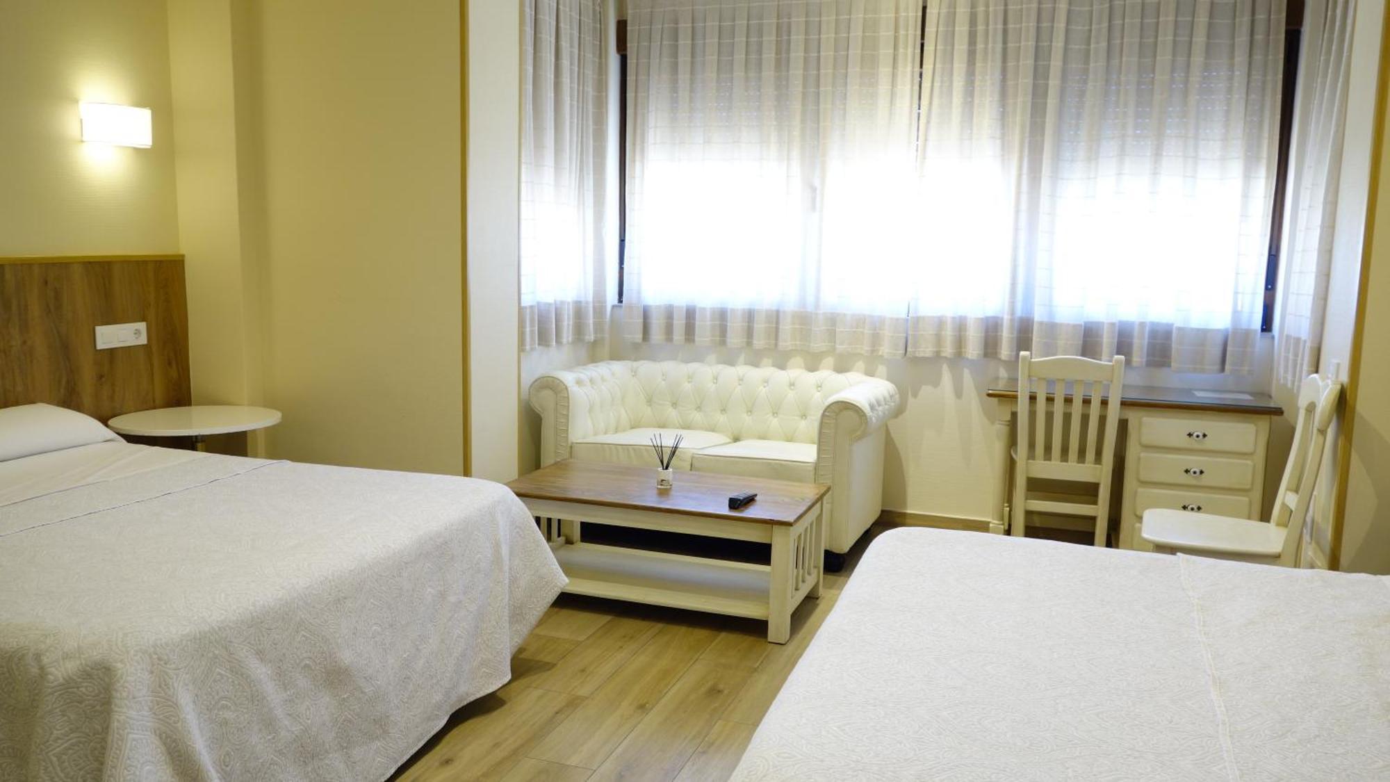 Hotel Tripolis Tolède Extérieur photo