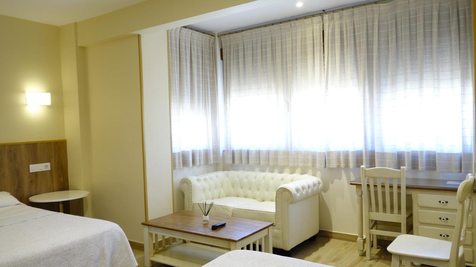 Hotel Tripolis Tolède Extérieur photo