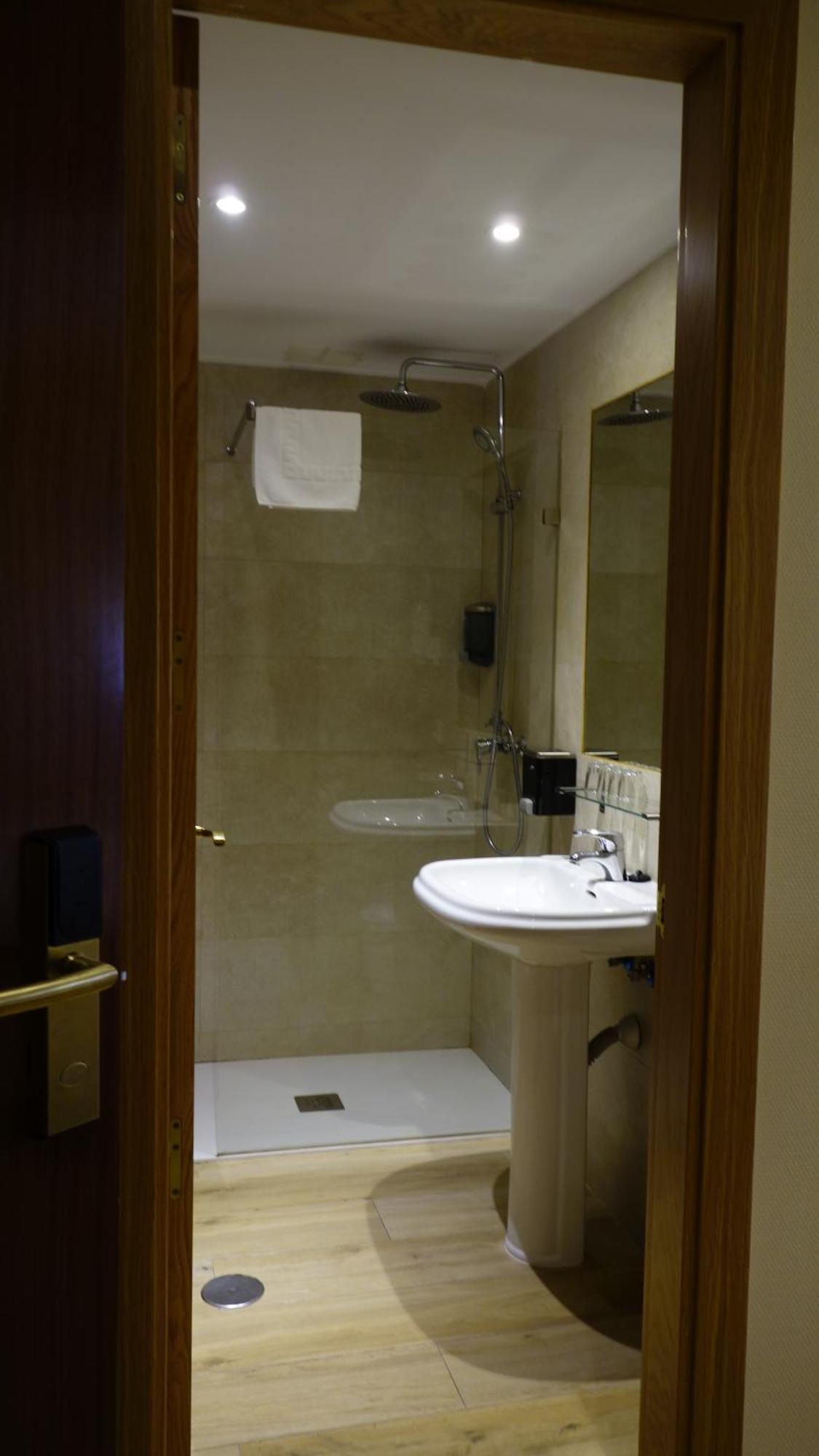 Hotel Tripolis Tolède Extérieur photo