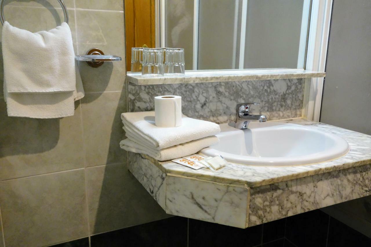 Hotel Tripolis Tolède Extérieur photo